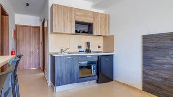 Fridge, microwave, stovetop, toaster