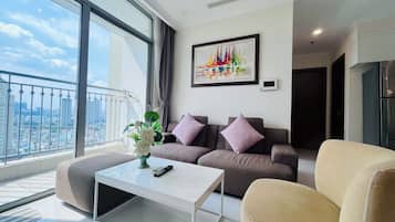 Two bedroom apartment | Desk, soundproofing, iron/ironing board, free WiFi