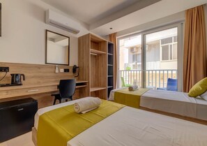 2 bedrooms, iron/ironing board, WiFi, bed sheets - Red 13: Studio Apartment in St. Julian's (Swieqi)
