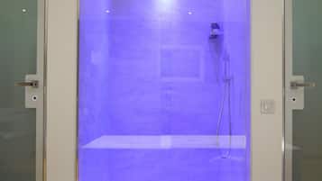 Vasca idromassaggio, asciugacapelli, bidet, asciugamani