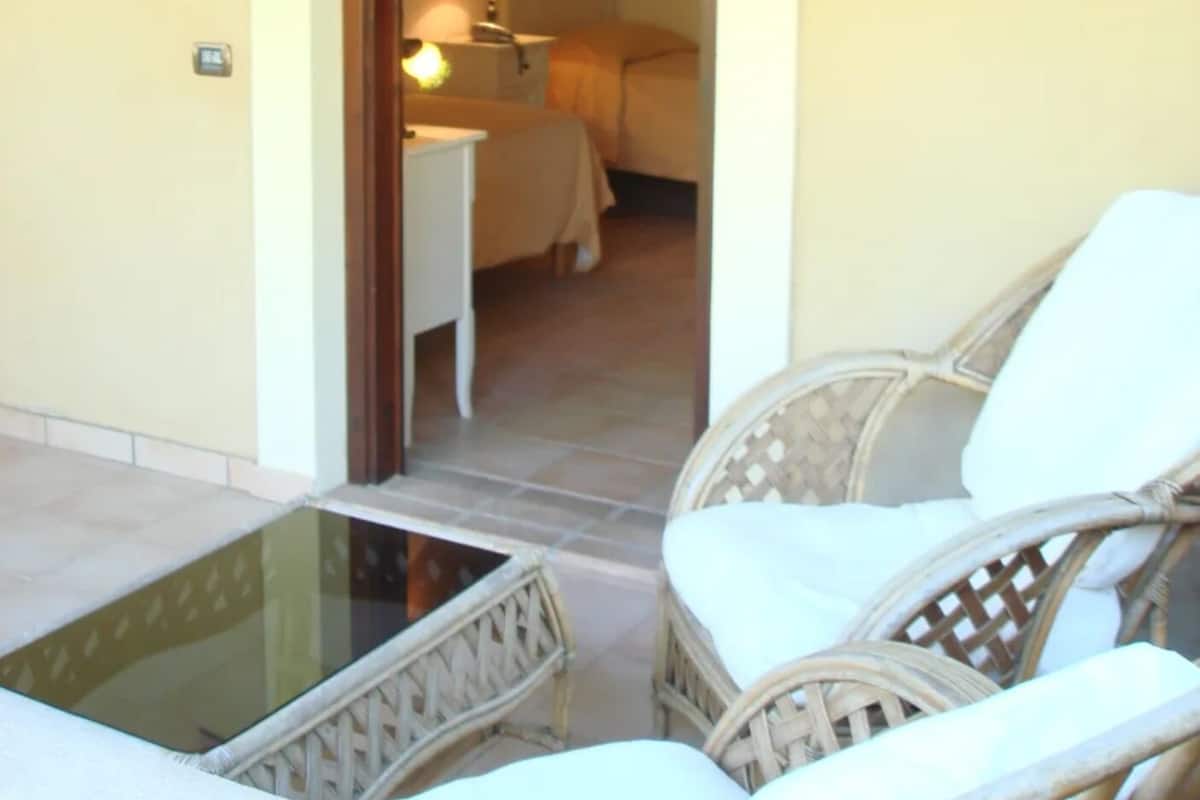 In-room safe, cribs (surcharge), bed sheets