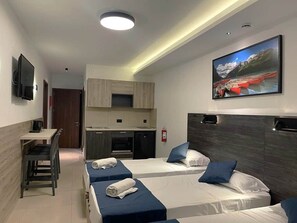 2 室のベッドルーム、アイロン / アイロン台、WiFi、ベッドシーツ