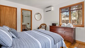 3 bedrooms, desk, iron/ironing board, WiFi