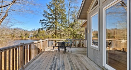Lakeside 3-BR Berkshires Residence