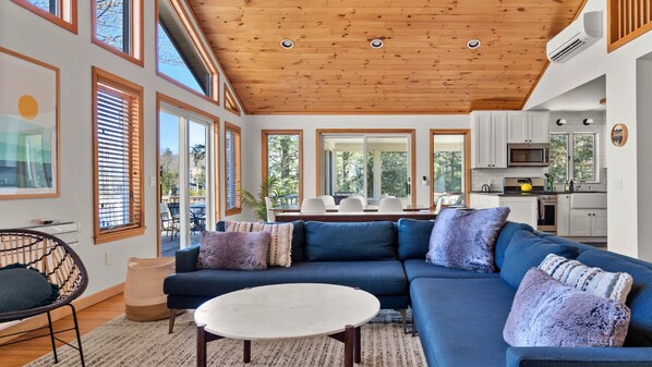 TV, fireplace, offices