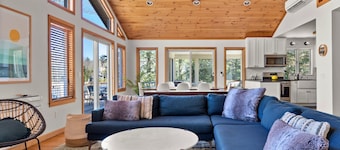 Lakeside 3-BR Berkshires Residence