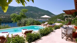 6 عدّة غرف نوم وتجهيزات عازلة للصوت