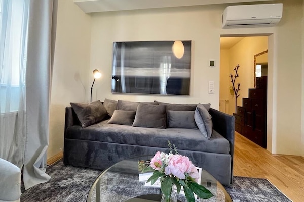 Kamar Twin Junior | Seprai antialergi, brankas, dan didekorasi berbeda-beda