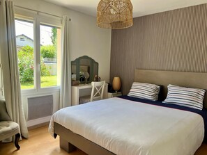 4 bedrooms, desk, iron/ironing board, travel crib - Maison Bord de mer (Soubise)