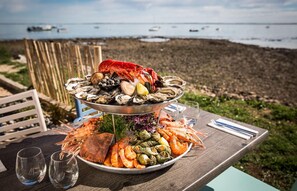 Outdoor dining - Maison Bord de mer (Soubise)