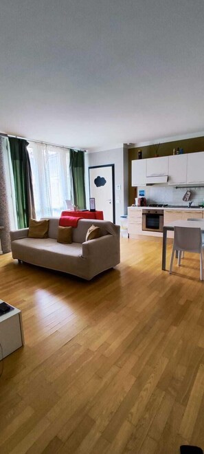 Flat-screen TV - A&A Court (Somma Lombardo)