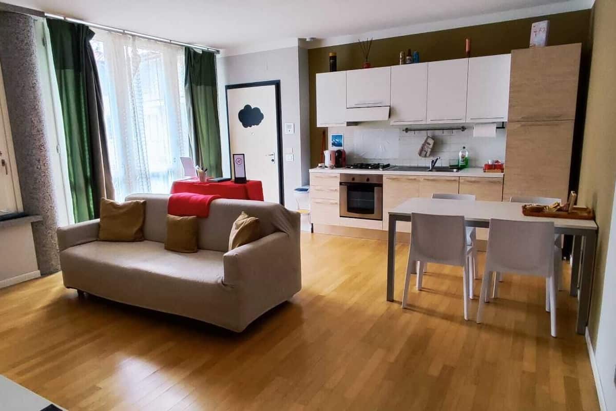 Comfort-huone | Oleskelualue | Taulutelevisio