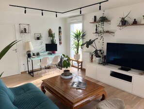 Smart TV, estéreo y monitor de computadora 