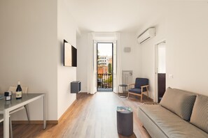 Smart TV - Vatican Beautiful 2BR Apartment with Terrace (Roma)