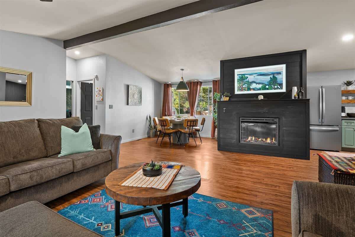 TV, fireplace, offices