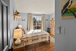 3 bedrooms, desk, iron/ironing board, free WiFi