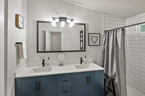 Shower, hair dryer, towels, shampoo