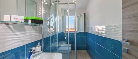 Family Apartment, 1 Bedroom, Balcony, Sea Facing (Casa Golf a 200m From The Sea) | Bathroom