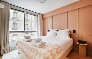 3 slaapkamers, een strijkplank/strijkijzer, reisbedje, wifi