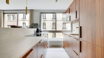 Refrigerador, microondas, horno, placa de cocina