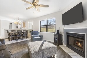 智能电视、壁炉