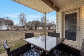 Outdoor dining - 2-bedroom, 2-bathroom in the heart of Branson, MO. Walk-in Unit.




 (Branson)