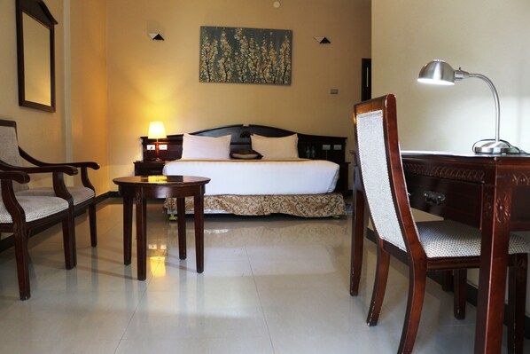 Deluxe Room | Desk, laptop workspace, free WiFi