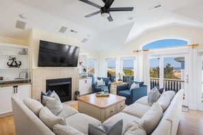 テレビ、DVD プレーヤー、ステレオ、書斎 / ワークスペース