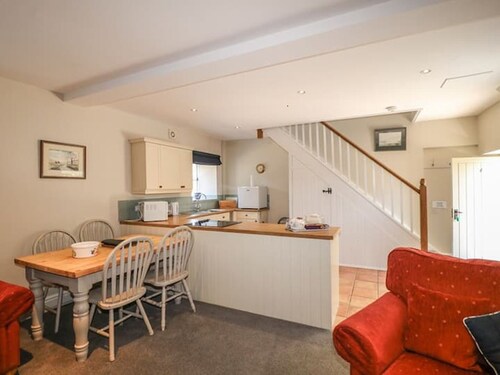 Yew Tree Cottage - 2 bedroom (sleeps 4)