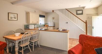 Yew Tree Cottage - 2 bedroom (sleeps 4)