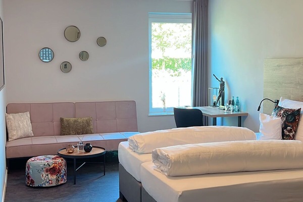 Superior-Dreibettzimmer, Gartenblick | Allergikerbettwaren, Daunenbettdecken, Schreibtisch