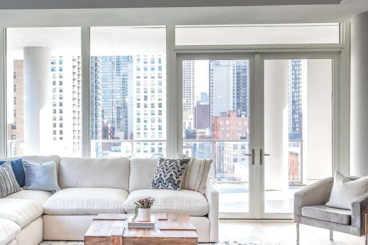 تلفزيون، ستيريو، مكتب