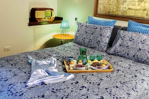 Exclusive Triple Room | Down comforters, soundproofing, free WiFi, bed sheets - Lillac Cottage  (Ancona)