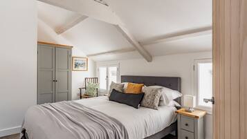 2 bedrooms, iron/ironing board, travel cot, free WiFi