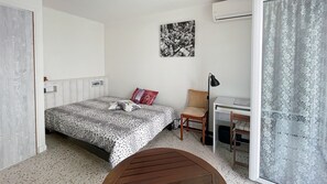 1 habitación, tabla de planchar con plancha, wifi y ropa de cama 