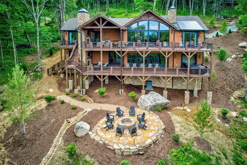 Firefly Springs at Eagles Nest - 2024 Luxury with 6 king suites, hot tub, views, pets