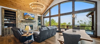 Firefly Springs at Eagles Nest - 2024 Luxury with 6 king suites, hot tub, views, pets
