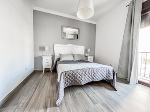 2 bedrooms, internet, bed sheets