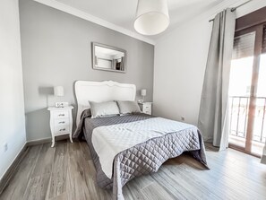 2 bedrooms, internet, bed sheets