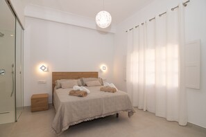 4 bedrooms, iron/ironing board, free WiFi, bed sheets - Town house with all amenities 269 (Muro)