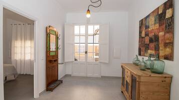 4 slaapkamers, een strijkplank/strijkijzer, gratis wifi, beddengoed