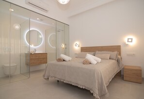 4 bedrooms, iron/ironing board, free WiFi, bed sheets