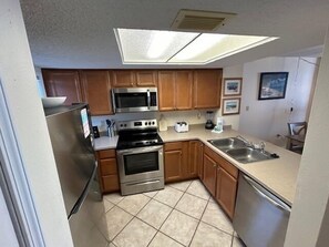 Fridge, microwave, dishwasher, coffee/tea maker - SUNSWEPT 403 2/2 Steps from the Sand - Book Today! (Orange Beach)