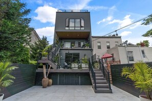 Exterior - Modern Lux Penthouse. Rooftop Views of NYC! (Jersey City)