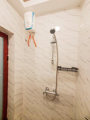 Douche, serviettes fournies