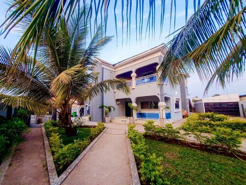 Star Light Apt #3 - The Retreat Apartments
