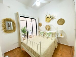 2 bedrooms, iron/ironing board, WiFi, bed sheets