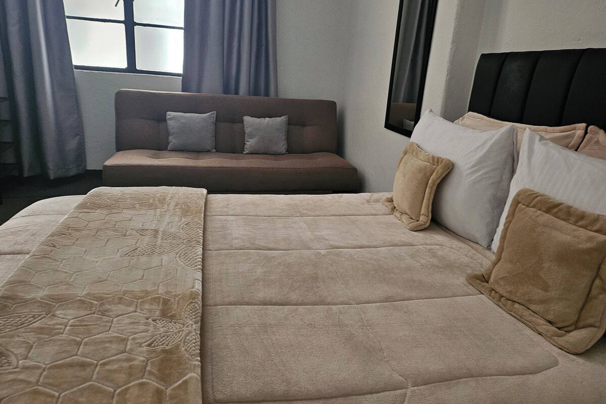 ห้องคอมฟอร์ท, ปลอดบุหรี่, วิวสวนหย่อม | Wi-Fi ฟรี, ผ้าปูที่นอน