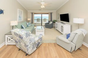 TV - Oceanfront 2 BR Condo with Shared Pool! Sea Shadow 406  (Surfside Beach)