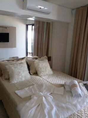 2 soverom, blendingsgardiner, strykejern/-brett og wi-fi (inkludert)